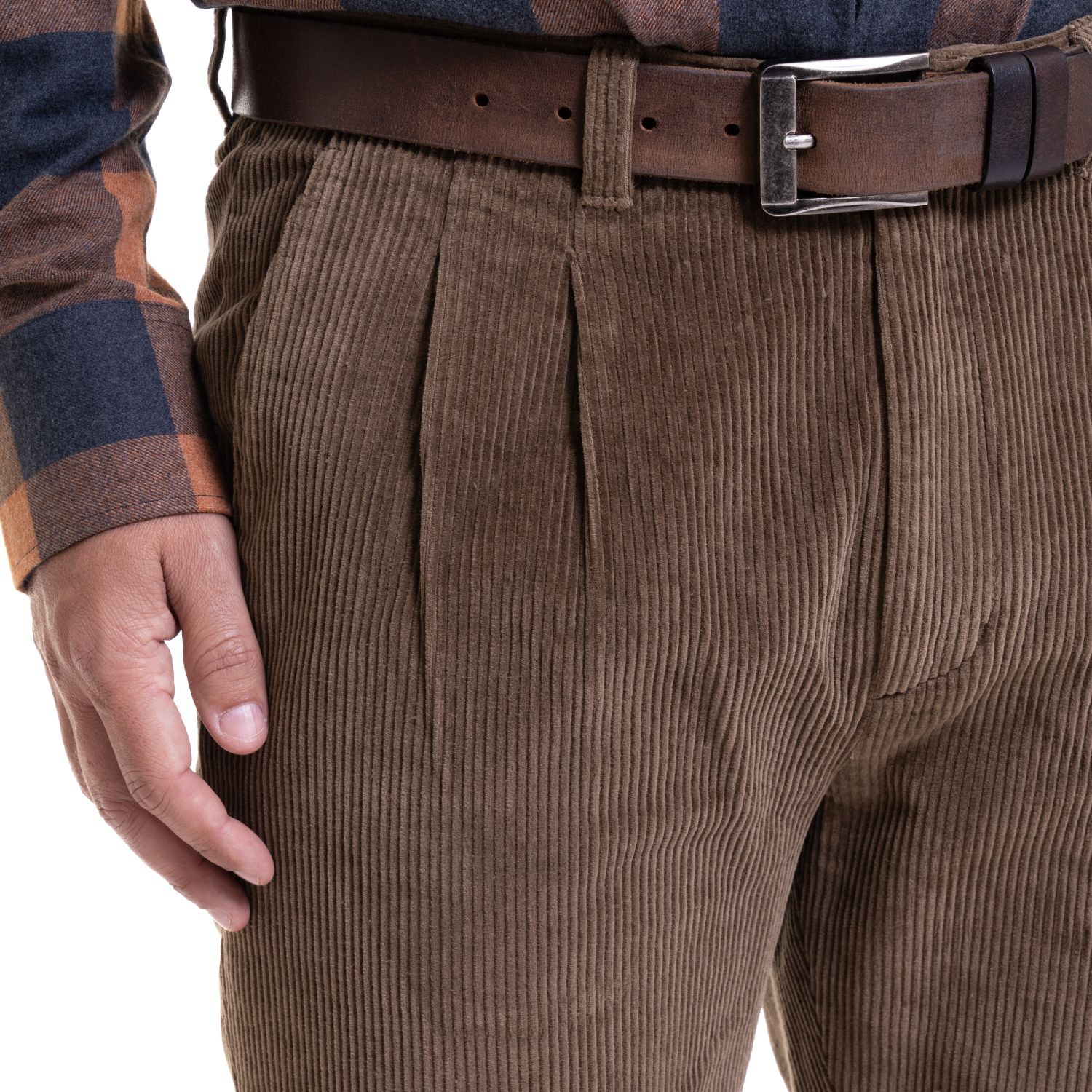 Pantalon Cotele Con Pinzas Regular Fit 8 Canales